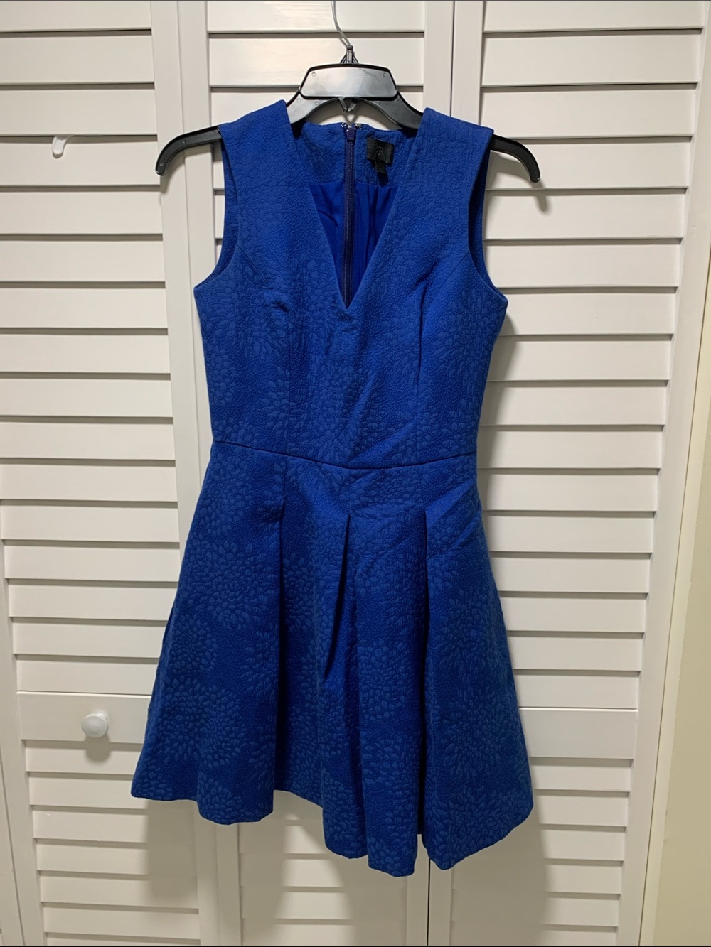 Banana Republic size 0 Sleeveless Textured Fit-and-Flare Dress in Royal Blue